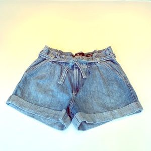 Hollister high-rise mom short 3”.